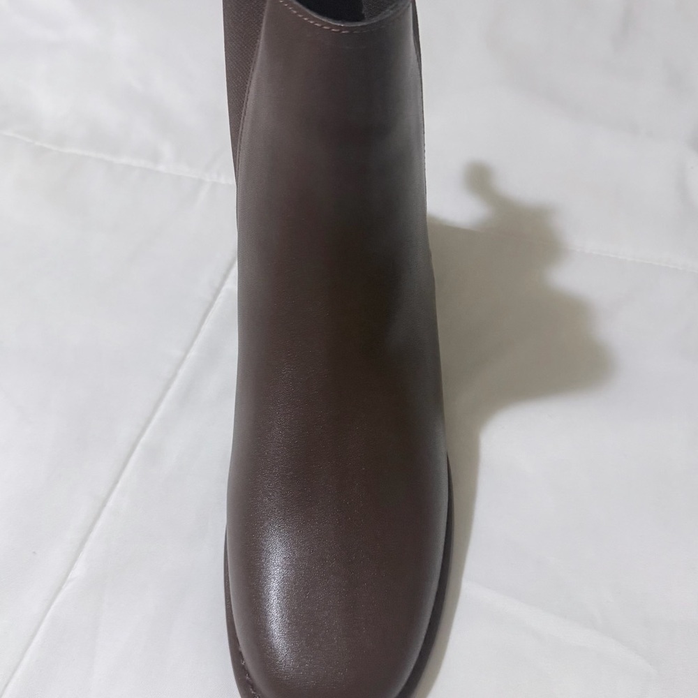 Elegant Brown Ankle Boots - Picture 5 of 8